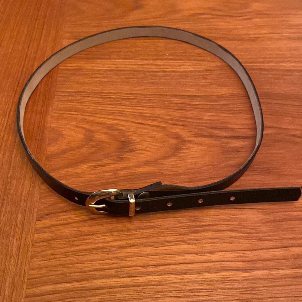 Vintage skinny leather black belt